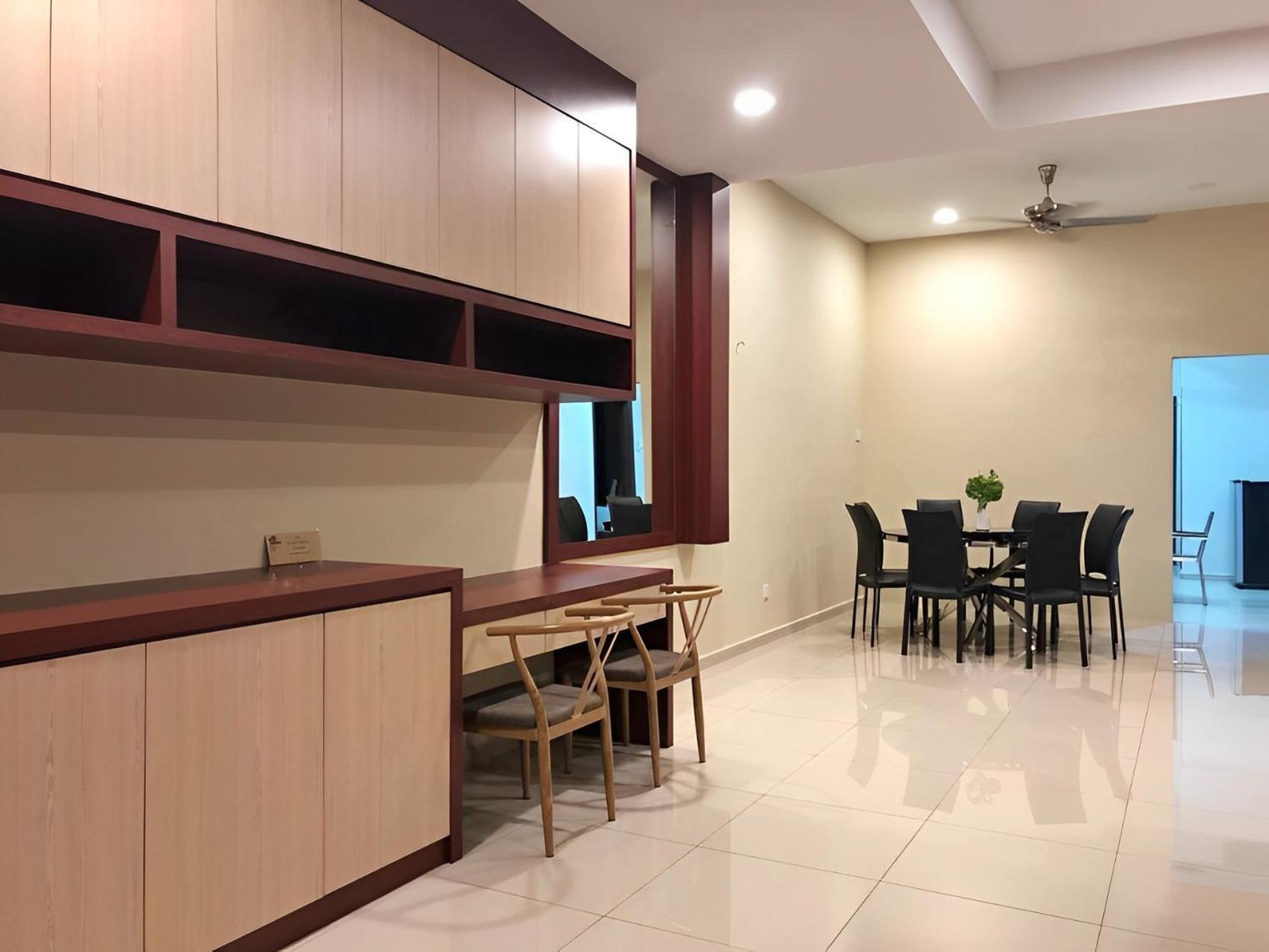 Center Town House By 360home Holiday home *