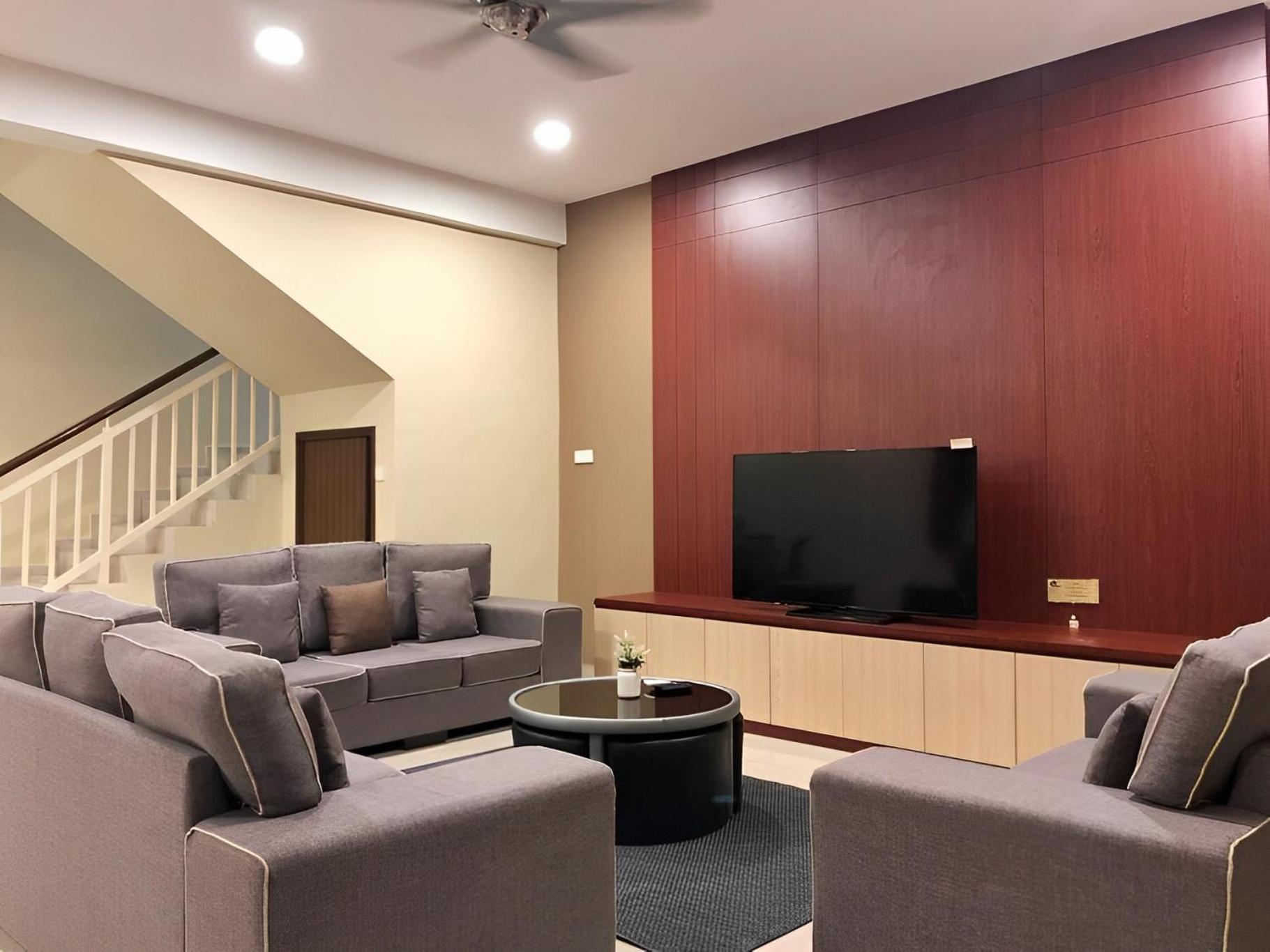 Center Town House By 360home *