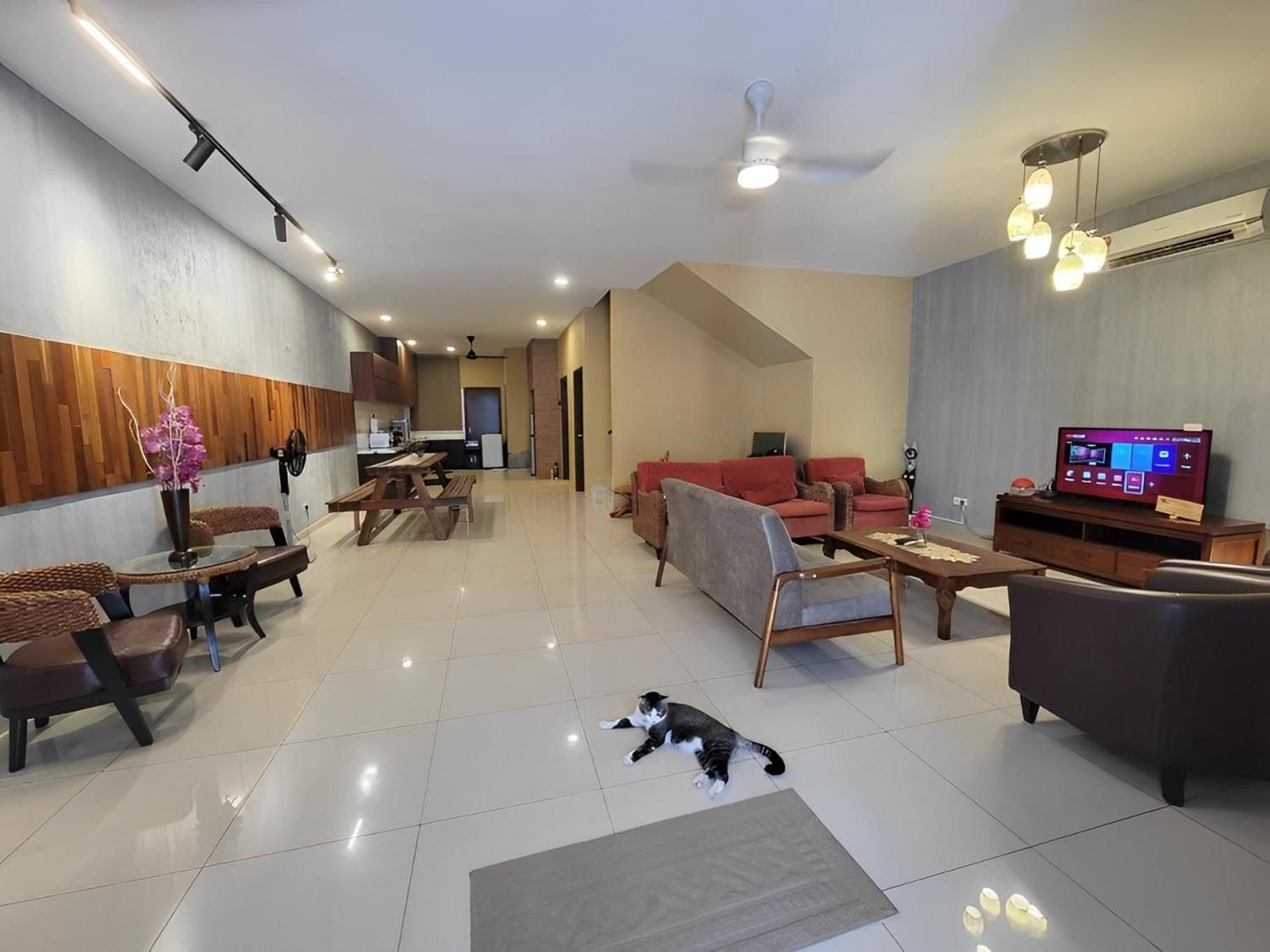 Center Town House By 360home Holiday home